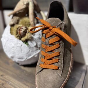 Sneakers tortora artigianale in suede